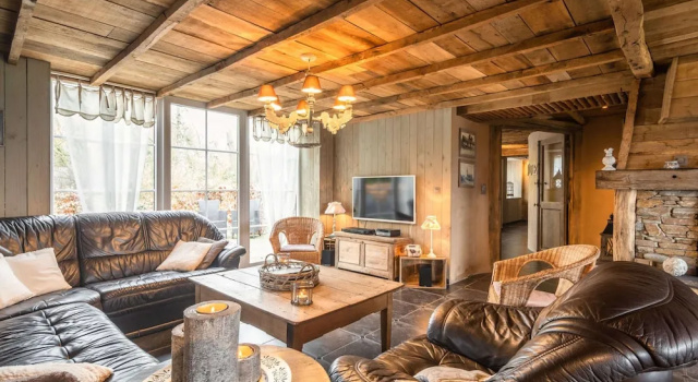 Коттедж Beautiful Holiday Home with Hot Tub, Sauna & Monumental Fireplace