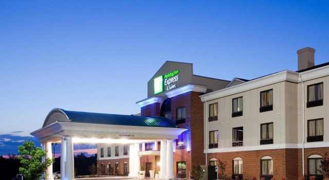 Holiday Inn Express Hotel & Suites Greensboro - East by IHG