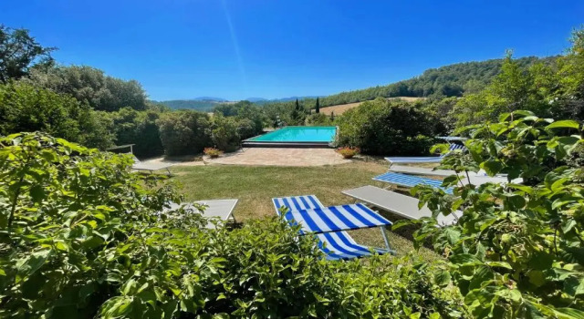 Коттедж Sleeps 12 - Amazing Scenery all Around - exc Villa, Pool + Grounds - Pool House