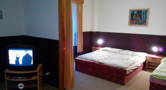 Penzion Poprda, Boek Hotel Hotels in Zuid-Bohemen met parkeren, Parkeren