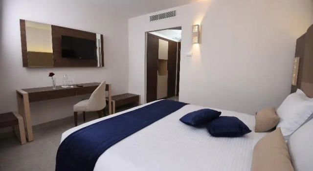Люкс Classic Hôtel Lescure Business and SPA