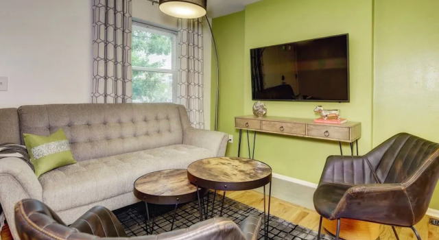 Luxury Denver Apts 8 BDs 4 BAs Great Location!, Забронировать Отель Денвер Колорадо, рядом с The Denver Central Market