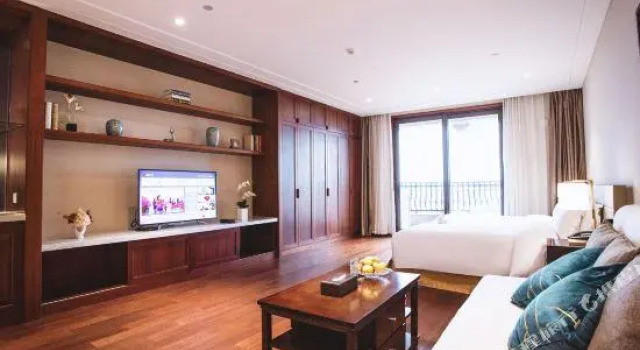 Двухместный номер Deluxe с видом на внутренний двор Qingdao Impression Hotel