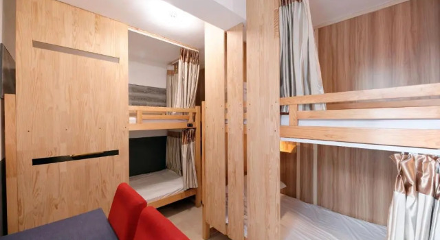 Кровать в общем номере (женский номер) с 6 комнатами Upland International Youth Hostel