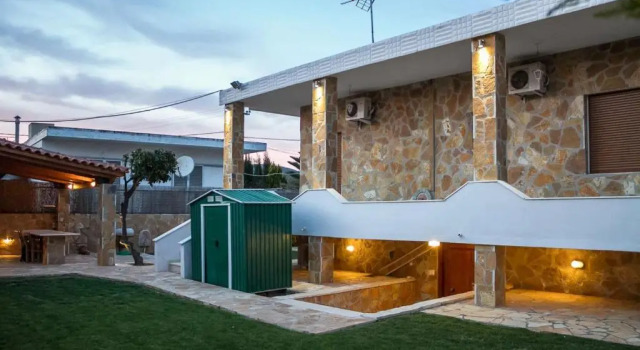 Апартаменты с 3 комнатами Spacious home with garden in Marathonas