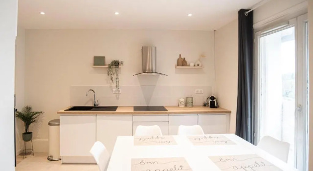 Апартаменты "Envie Lyonnaise" Location - 14 personnes - Terrasse - WIFI fibre optic