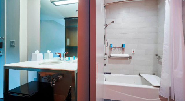 Двухместный номер Standard Aloft by Marriott Cleveland Airport