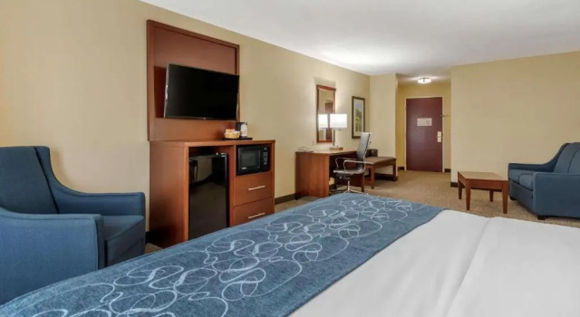 Люкс Comfort Suites Dayton-Wright Patterson