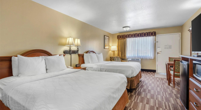 Четырёхместный номер Standard Best Western Desert Winds