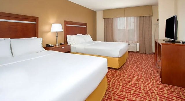 Четырёхместный люкс c 1 комнатой Holiday Inn Express & Suites Glendive by IHG