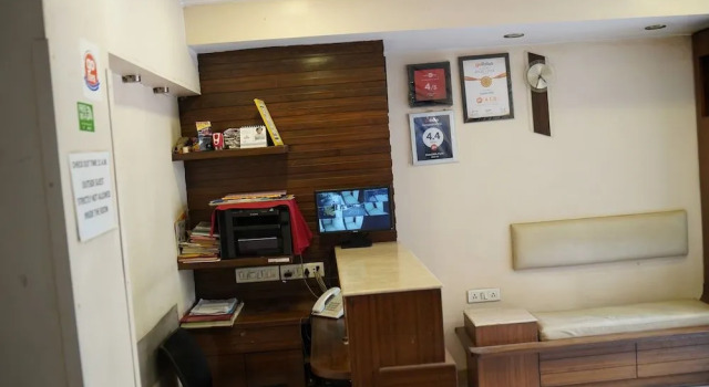 Iris Hotel, Забронировать Отель Отели Yeraoda с парковкой, Парковка