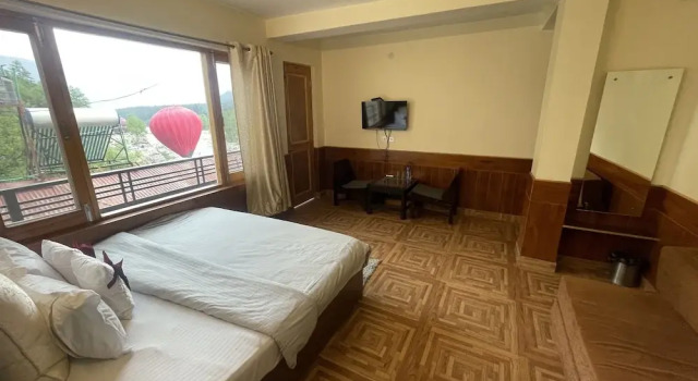 Двухместный семейный номер Standard с балконом и с видом на горы Singh Saab Rooms & Cafe