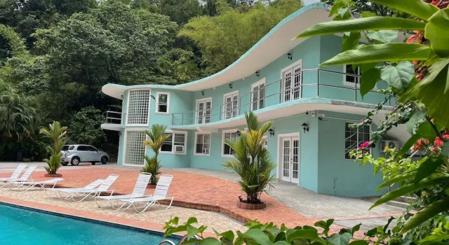 Torraille Waterfall Villas, Book Feriehus Sommerhuse i Soufriere, Hytte