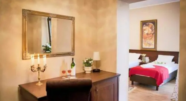 Bialy Kruk Hotel, Varaa Hotelli Starogard Gdanski Pommeri