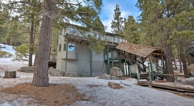 Stateline Ski House: Walk to Boulder Lift!, Book Feriehus Sommerhuse i Stateline, Hytte