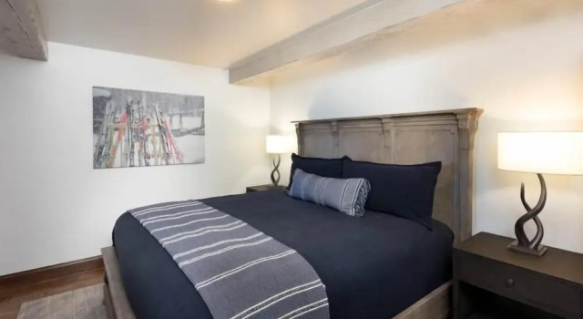 Ski In, Ski Out 2 Bedroom Gold-Rated Condo In Snowmass Village With Pool And Hot Tubs, Забронировать Отель Сноумасс-Виллидж Горнолыжный курорт Аспен-Сноумас, рядом с Krabloonik Dogsled Rides