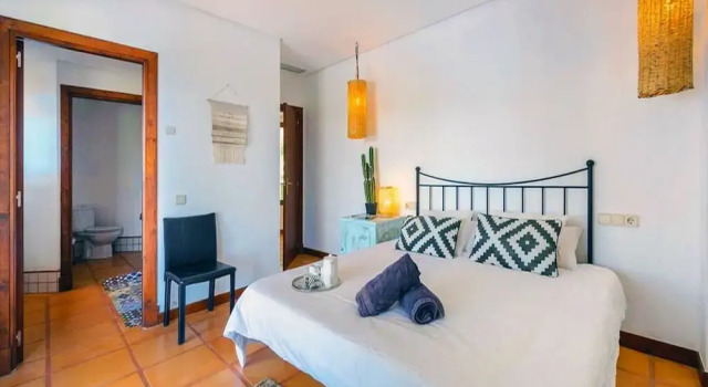 Villa Es Cubells - Cala Llentrisca, Book Villa Hoteller i Es Cubells med parkering, Parkering