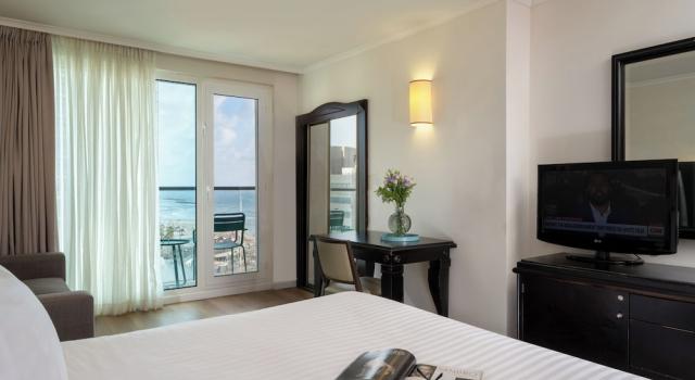 Standard Mid Floor Double room Crowne Plaza Tel Aviv Beach, an IHG Hotel