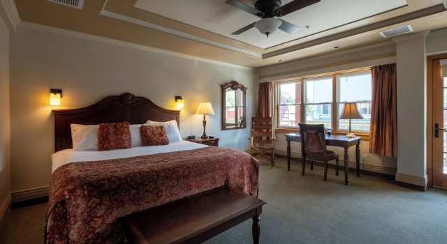 Двухместный номер Standard с балконом и с видом на горы Kaslo Hotel