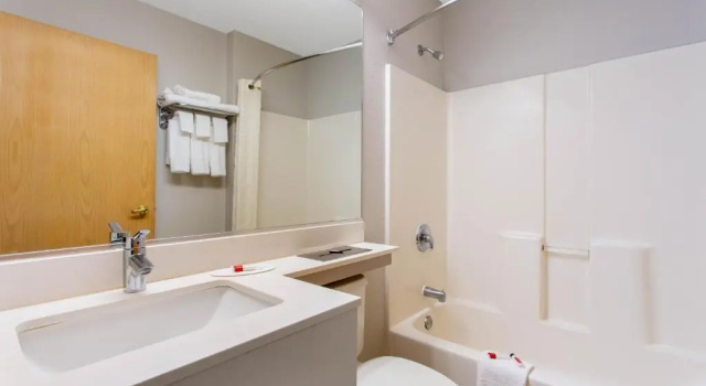 Двухместный номер Microtel Inn & Suites by Wyndham Philadelphia Airport