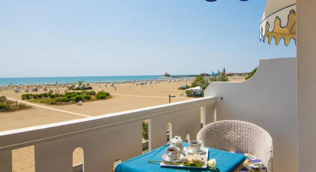Трёхместный номер Standard seafront Hotel Doriana