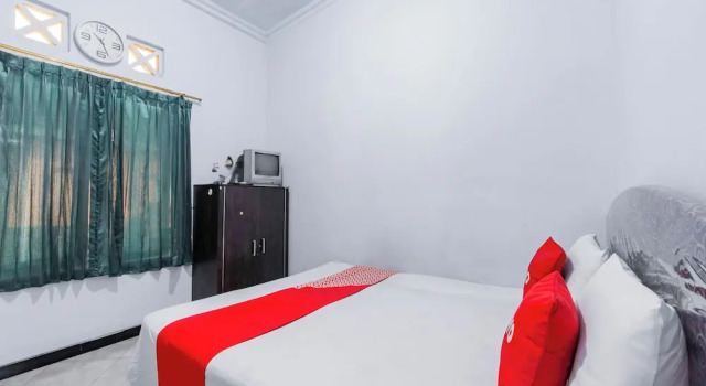Hotel O Maluku Guest House, Book Pension Hoteller i Blitar med parkering, Parkering