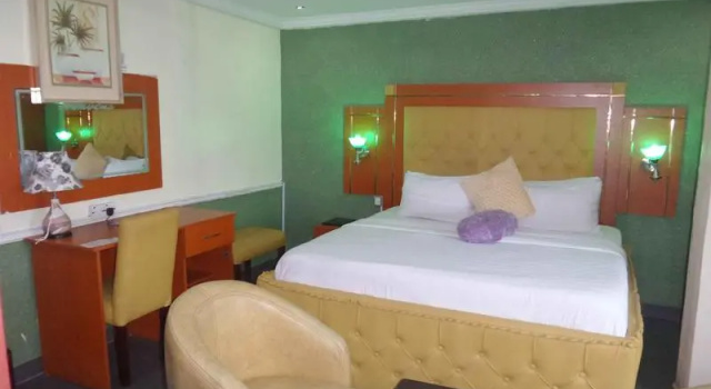 Номер Classic De Heavens Royale Hotel & Towers