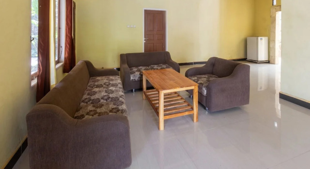 OYO Life 93409 Anugrah House, Boek Hotel Hotels in Lombok met parkeren, Parkeren