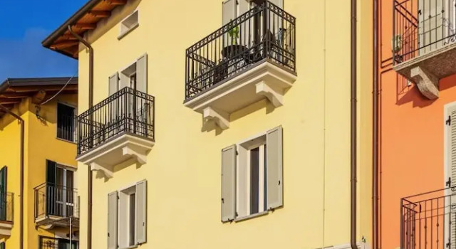2-bed Apt With Stunning Lake Como Views & Terrace, Prenota Appartamento Hotel a Como con parcheggio, Parcheggio