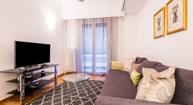 Homey apartment for 4 people in Koukaki