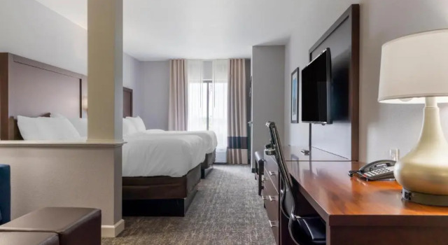 Четырёхместный люкс Comfort Suites Paducah Mall Area