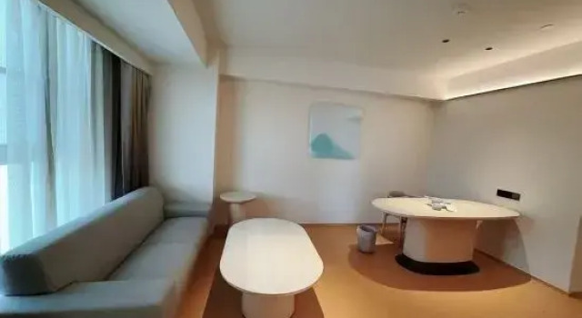 Люкс Deluxe JI Hotel (Zhengzhou Zhongyuan Wanda West Third Ring Subway Station Branch)