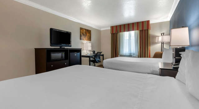 Четырёхместный номер Standard Best Western Colonial Inn