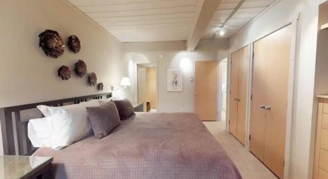 Contemporary 3 Bedroom Ski In, Ski Out Condo With Pool And Hot Tub In Snowmass Village, Забронировать Отель Сноумасс-Виллидж Горнолыжный курорт Аспен-Сноумас, рядом с Krabloonik Dogsled Rides