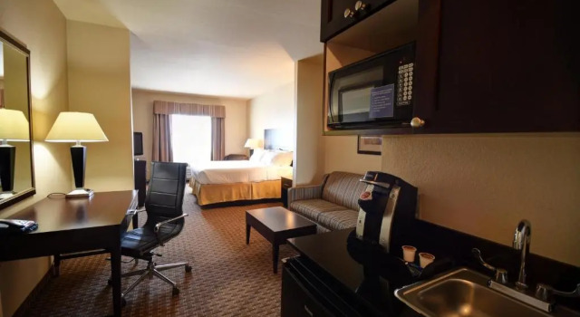Люкс Holiday Inn Express & Suites Del Rio by IHG