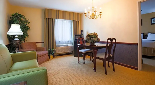 Двухместный люкс c 1 комнатой Holiday Inn Express Sheboygan-Kohler by IHG