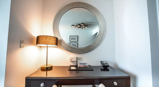 Полулюкс с балконом и с видом на бассейн FB Miami Beach Tresor Private Luxury Suites