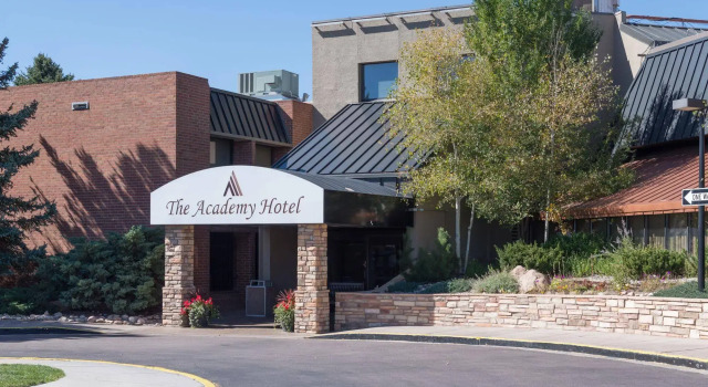 The Academy Hotel Colorado Springs, Забронировать Отель Колорадо-Спрингс Колорадо