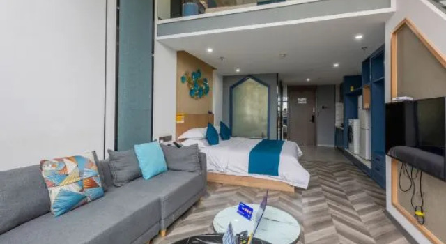 Четырёхместный люкс Free guest loft hotel (Enshi Jingui boulevard cultural center branch)