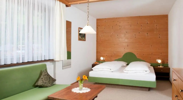 Haus Arnika, Rezerwuj Hotel Hotele w Bregenzerwald z parkingiem, Parking