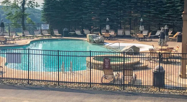 Southwind Seven Springs Home on Ski Slopes!, Buchen Sie Hotel Seven Springs USA