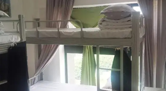 Кровать в общем номере (мужской номер) Gongque Hostel (Panyu Jinlin Wanbo)