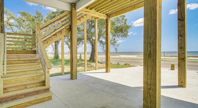 Long Beach Home w/ Views & On-site Beach Access!, Забронировать Отель Лонг-Бич Миссисипи - побережье, рядом с Long Beach WWII Battleship Guns
