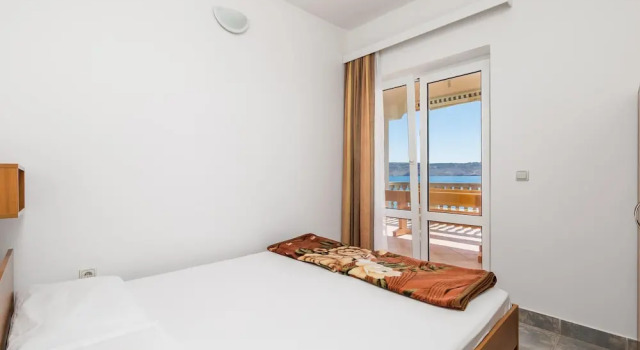 Beautiful Apartment in Prizna With Wifi and 3 Bedrooms, Rezerwuj Apartament  