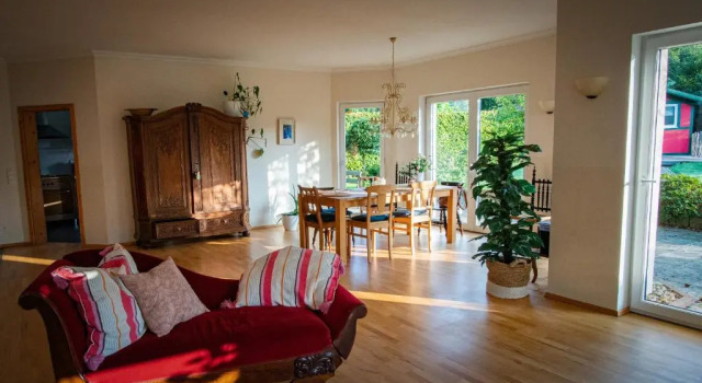 Ferienhaus MountFrosch mit Sauna und Naturpool, Забронировать Отель Отели Айфель с бассейном, Бассейн