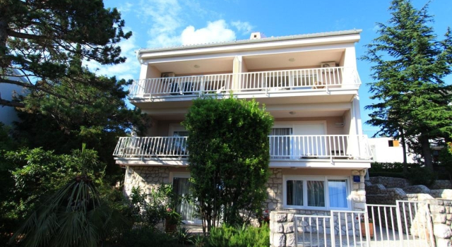 Apartment Tomislav A2 crveni Selce, Riviera Crikvenica, Забронировать Апартаменты/квартира Отели Приморско-Горанской жупания с парковкой, Парковка