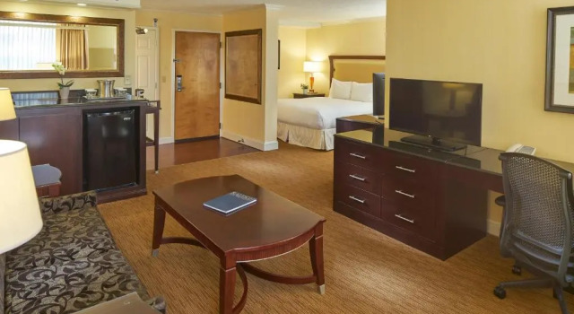 Двухместный полулюкс Hilton Raleigh North Hills