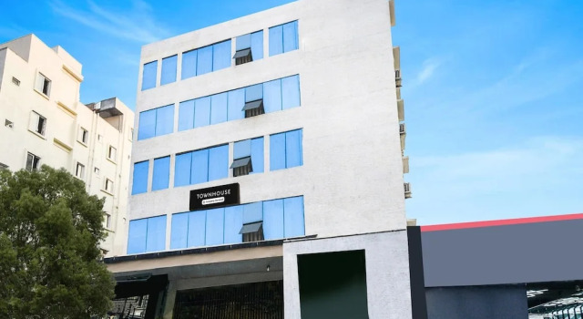 Super Townhouse Madhapur 100 Feet Road, Забронировать Дом для отпуска Виллы Хайдарабада, рядом с Cyber Towers, Вилла
