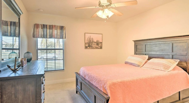 Коттедж Cape Coral Home w/ Lanai < 1 Mi to Boat Ramp!