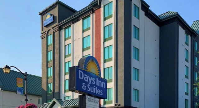 Четырёхместный номер Standard Days Inn by Wyndham Niagara Falls Centre St By the Falls